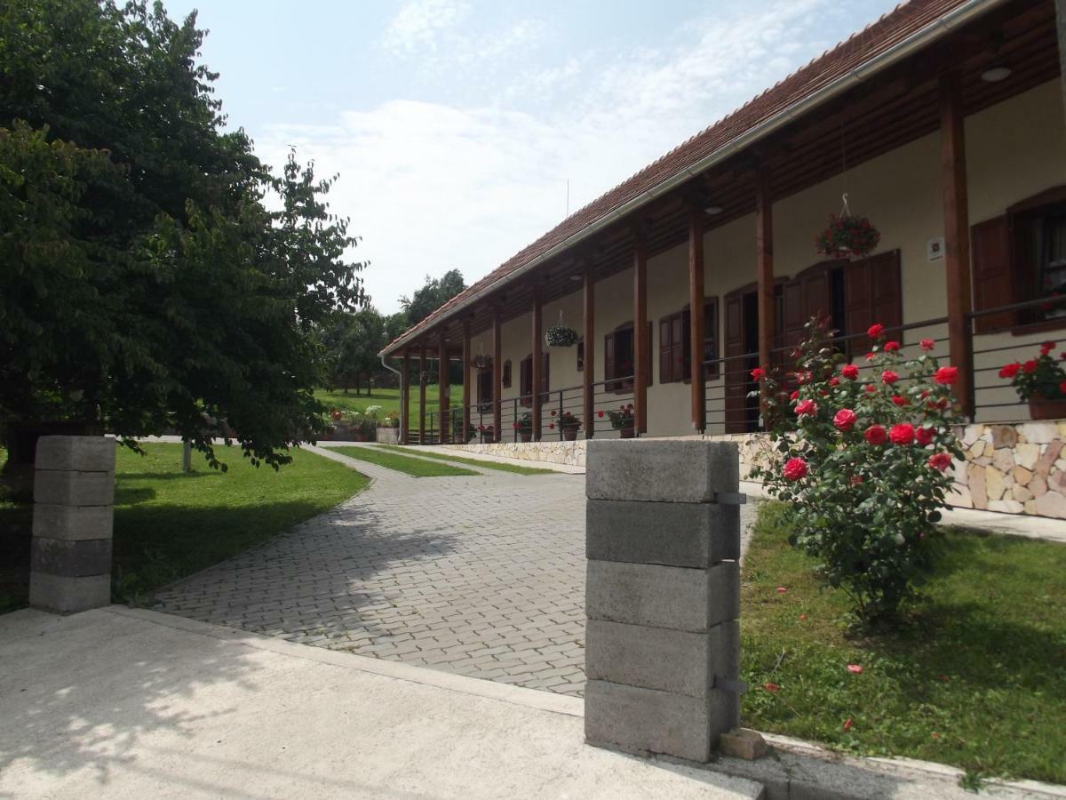 Öreg Somfa Vendégház Uppony Exterior foto